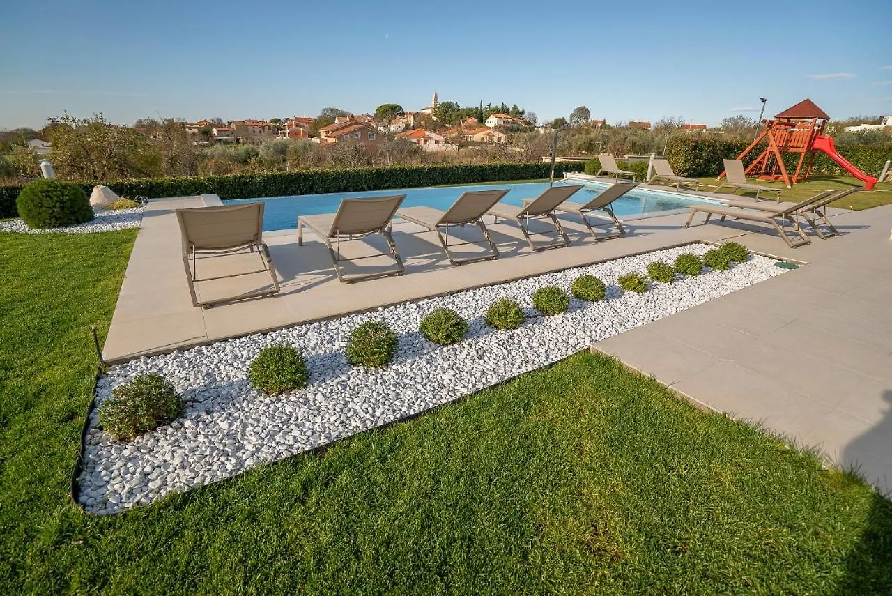 Villa Silvia Kaštelir 0*,